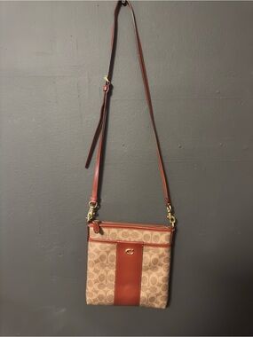 BEAUTIFUL ‼️Coach Leather Crossbody